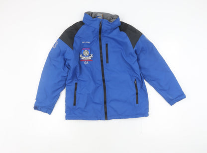 Additional front view of Stanno boys’ blue school jacket, size 152, with zipped pockets