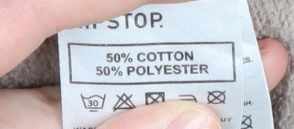 Close-up detail of Ripstop boys’ beige pullover hoodie l colourblock