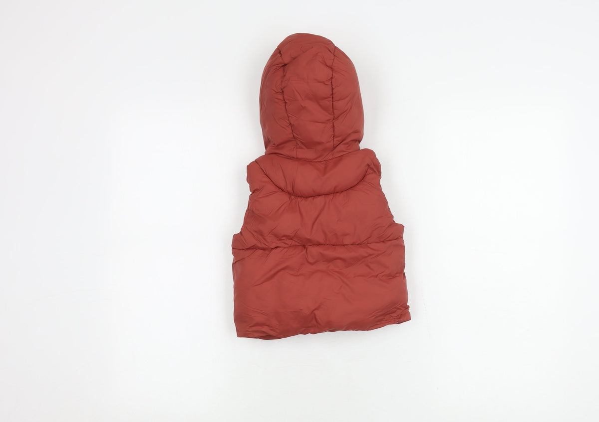 Back view of Zara boys’ red puffer jacket 12-18 months hooded
