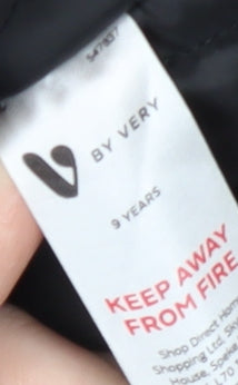 Close-up detail of Very boys’ black polyamide hooded jacket, 9 years
