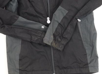 Close-up detail of Regatta boys’' black hooded parka 9-10 years