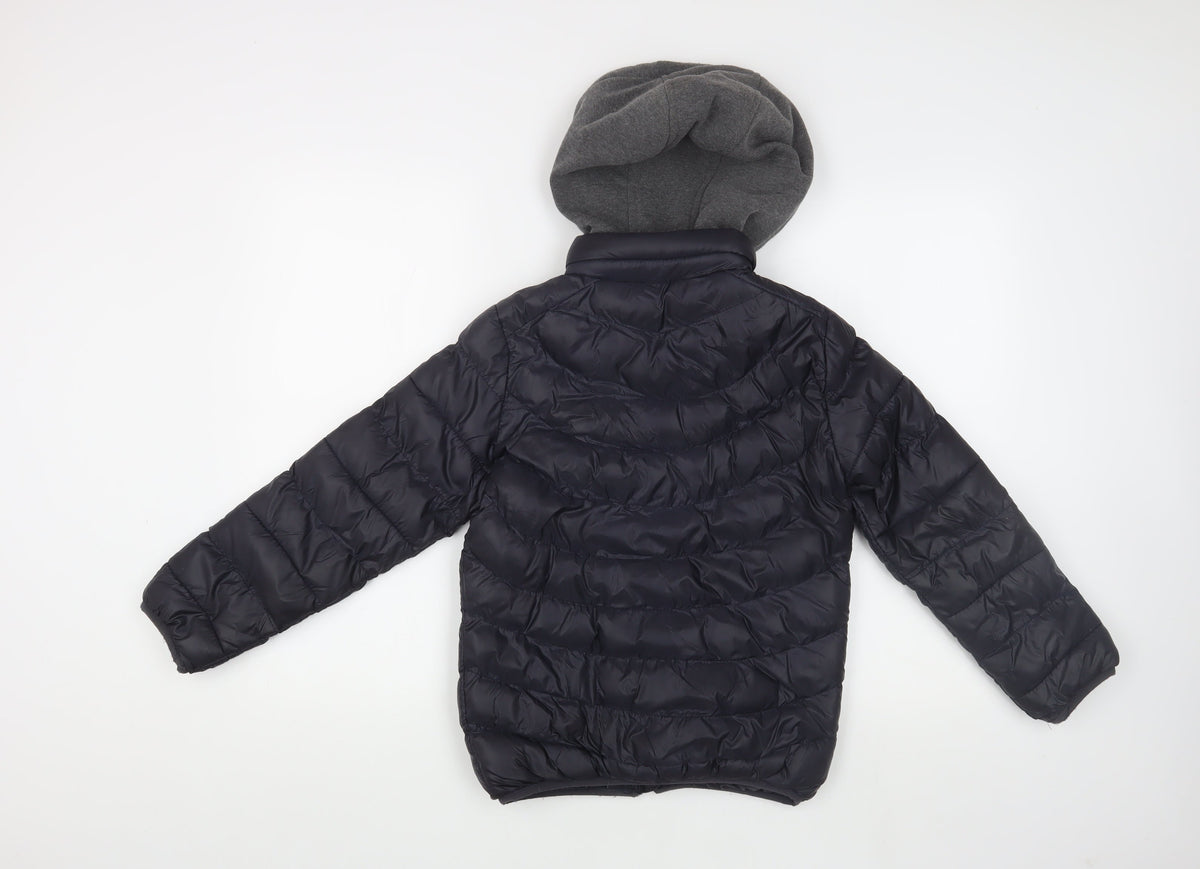Back view of Z&Y Fashion boys’ black puffer jacket with hood 12 years
