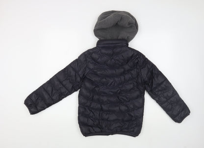Back view of Z&Y Fashion boys’ black puffer jacket with hood 12 years