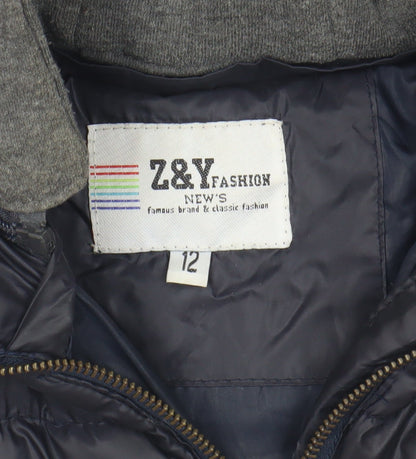 Close-up detail of Z&Y Fashion boys’ black puffer jacket with hood 12 years