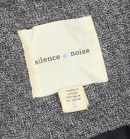 Close-up detail of Silence + Noise Women's Grey Blazer, size S, Lined