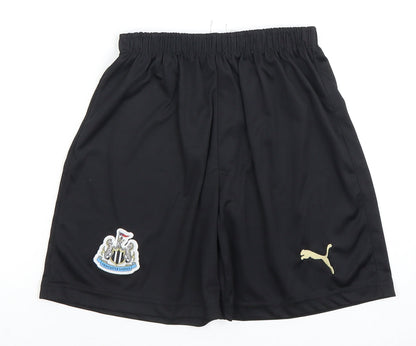 Additional front view of Puma boys’ black athletic shorts 176 black
