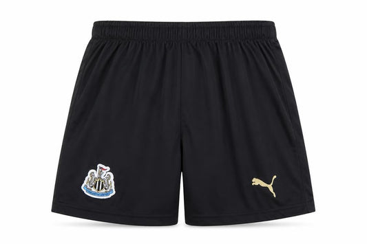 Front view of Puma boys’ black athletic shorts 176 black