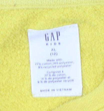 Close-up detail of Gap girls’ yellow xl sweatshirt, pullover, logo accent