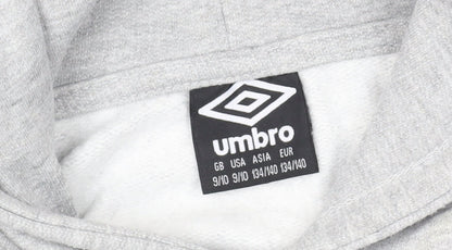 Close-up detail of Umbro boys’ grey pullover hoodie 9-10 years with logo