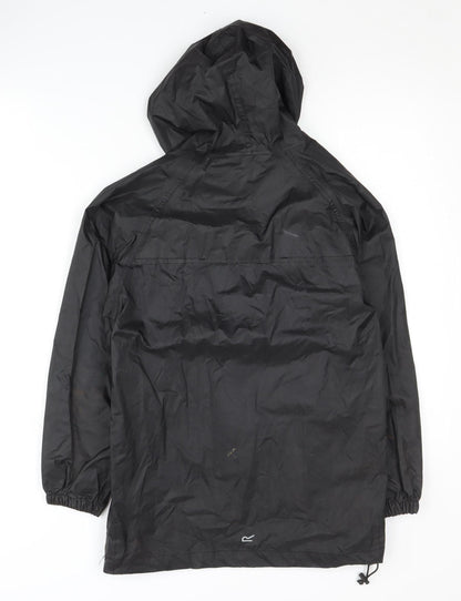 Back view of Regatta boys’ black windbreaker jacket 9-10 years