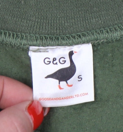 Close-up detail of G&G Men's Green Pullover Sweatshirt S Logo
