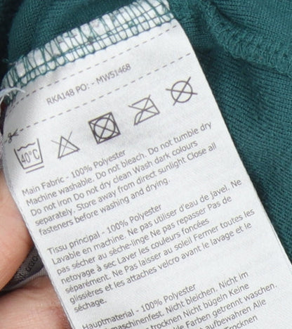 Brand and care label for Regatta boys’ green fleece henley sweatshirt 3-4 years