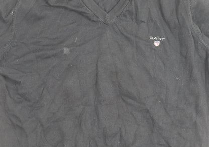 Close-up detail of GANT Men's Black V-Neck jumper M Casual