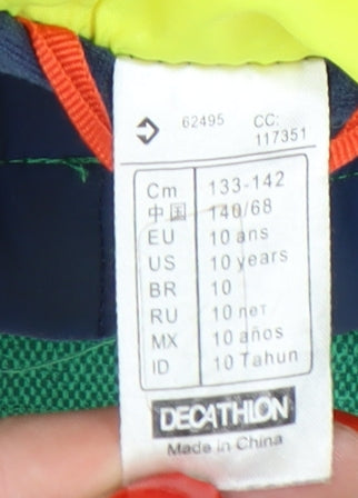 Brand and care label for Wedze boys’ green puffer jacket - 10 years