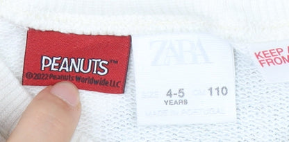 Close-up detail of Zara boys’ multicoloured cartoon sweatshirt 4-5 years - peanuts crew neck
