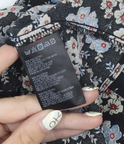 Urban Outfitters Women's Black Floral Blouse