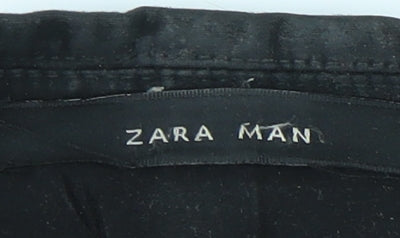 Close-up detail of Zara Man Black Blazer, size UK 40, Single-Breasted