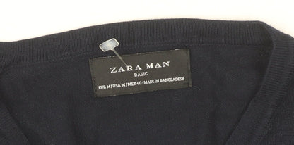Close-up detail of Zara Man Blue jumper V-Neck M
