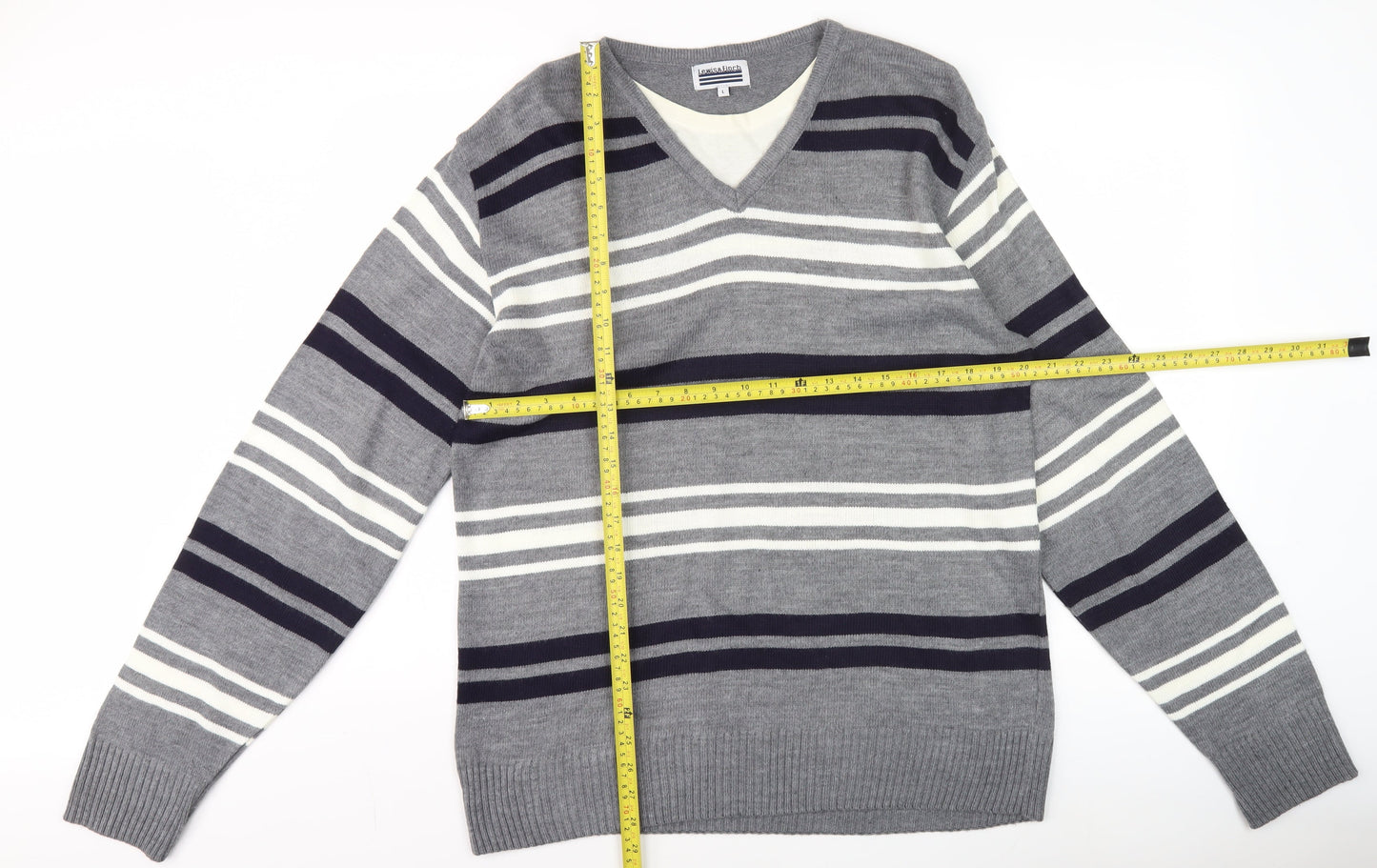 Lewis & Finch Men’s Grey Striped V-Neck Pullover Jumper L