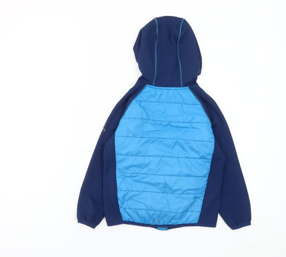 Close-up detail of Regatta boys’ blue 5-6 years hooded puffer jacket outdoor zip coat