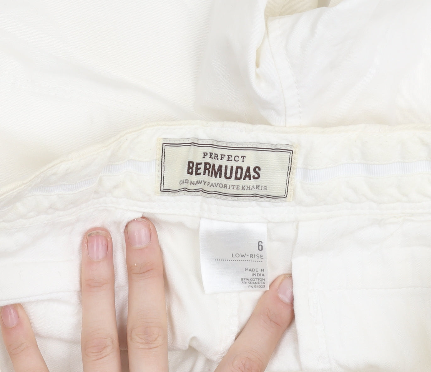 Old Navy Women’s Ivory Bermuda Shorts Size 10 Cotton Blend Low Rise