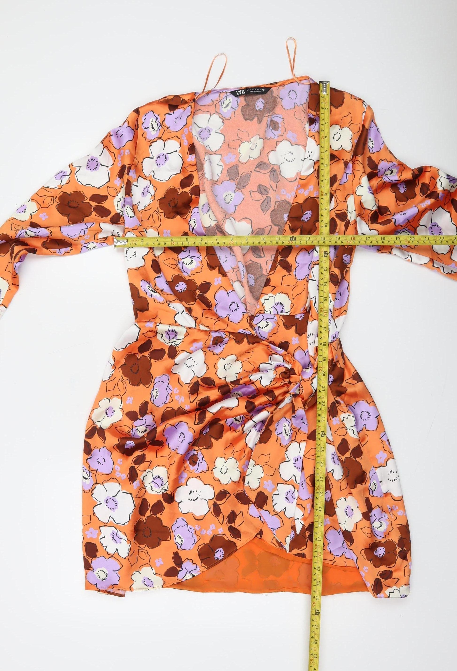zara floral orange dress Zara orange floral mini dress, size XS. So