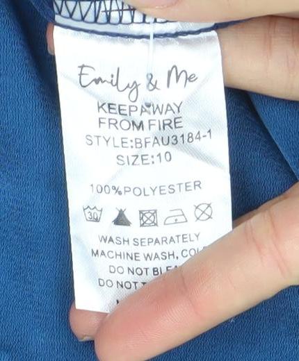 Emily & Me Women Blue V-Neck Short Sleeve Blouse Size 10