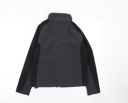 Close-up detail of Regatta boys’ black softshell jacket 9-10 years zip lightweight outdoor