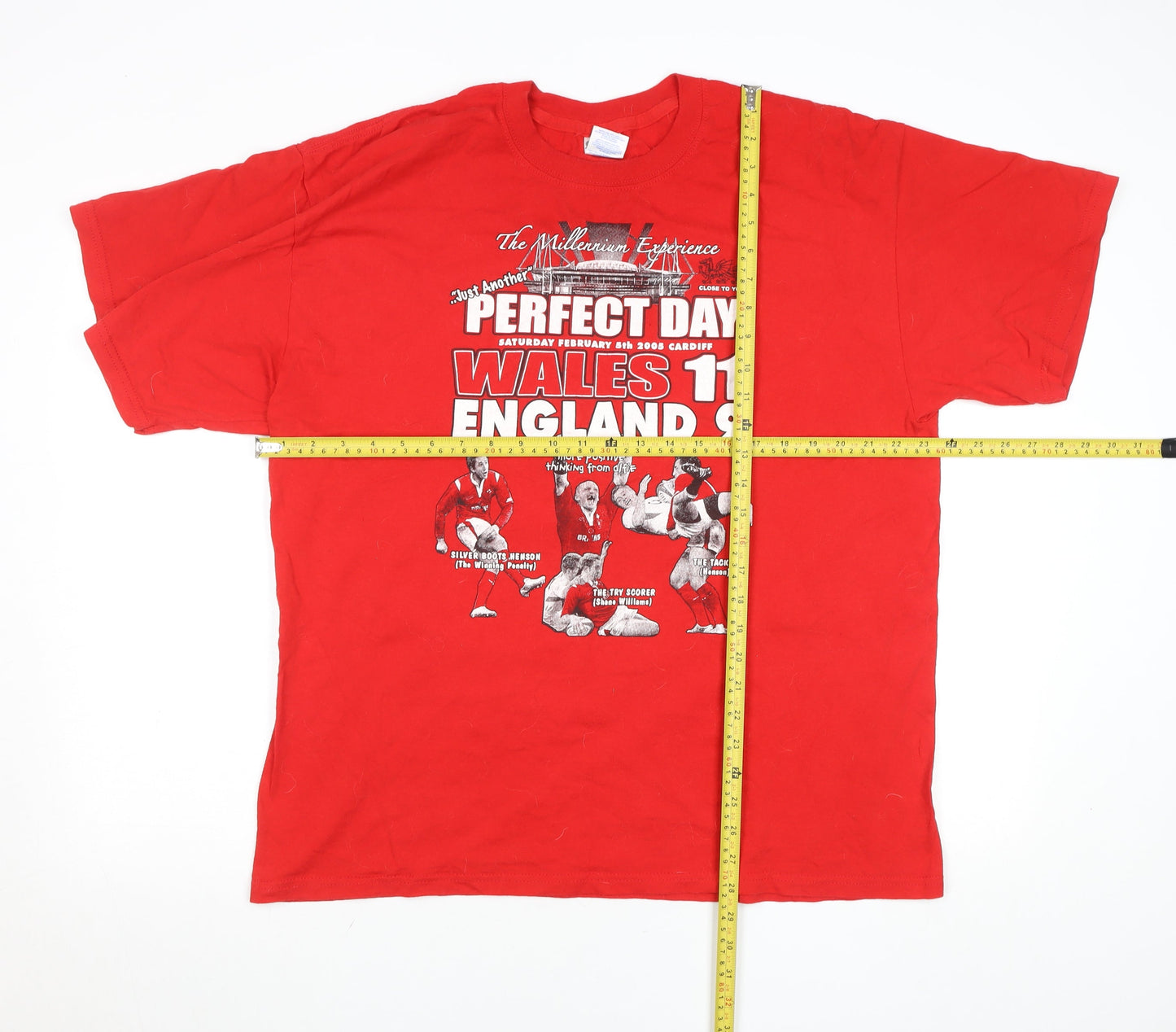 Gildan Men's Red XL Wales Rugby Sports Graphic T-Shirt Vintage