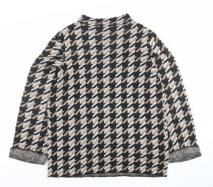 Close-up detail of BPC Selection Women Black Beige Knit Jumper, size M, Houndstooth Pattern
