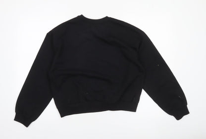 Close-up detail of Sinsay girls’ black pullover sweatshirt 158cm crew neck long sleeve