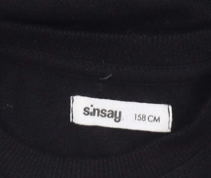 Brand and care label for Sinsay girls’ black pullover sweatshirt 158cm crew neck long sleeve