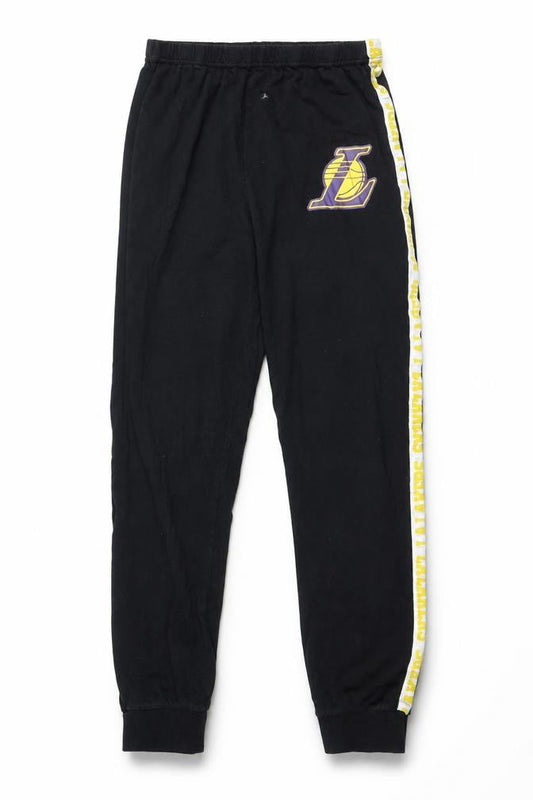 Front view of Primark boys’ black la lakers jogger trousers 10 years basketball style