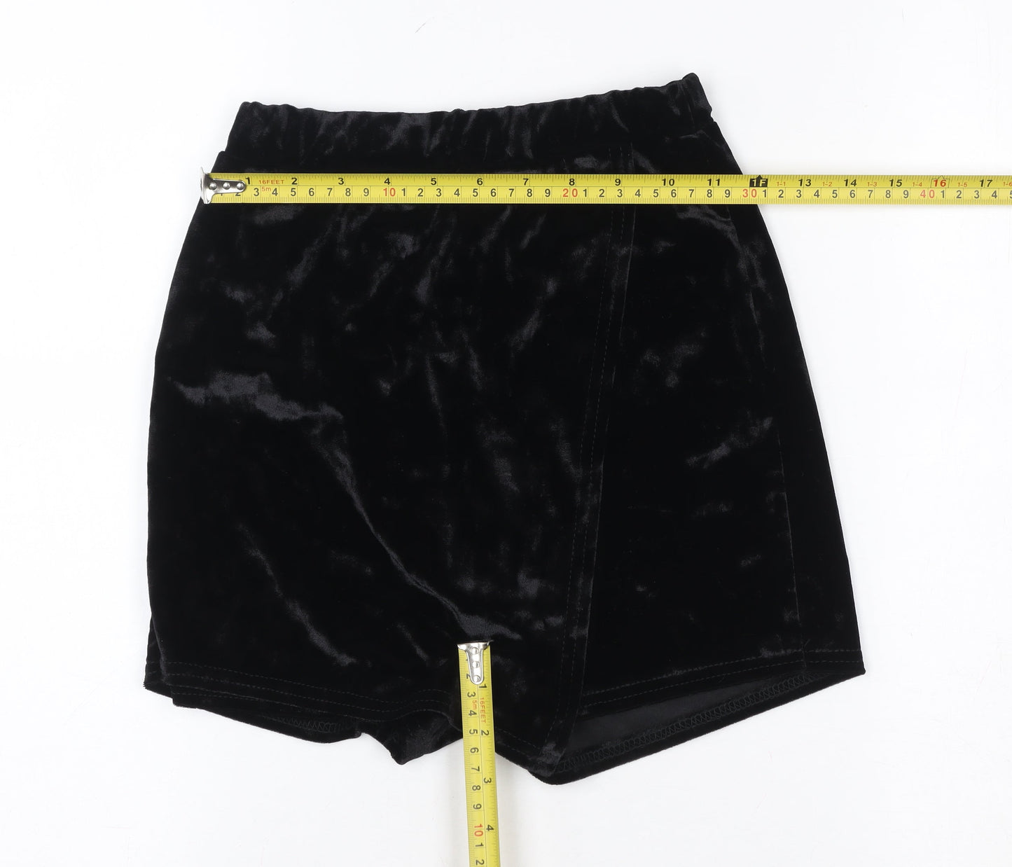 Boohoo Women’s Black Velvet High Rise Hot Pants Shorts Size 6