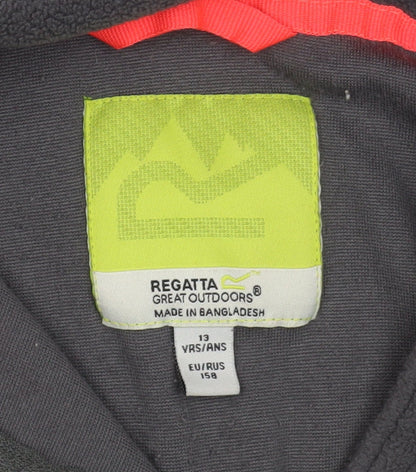 Brand and care label for Regatta boys’ black fleece 1/4 zip pullover sweatshirt 13 years