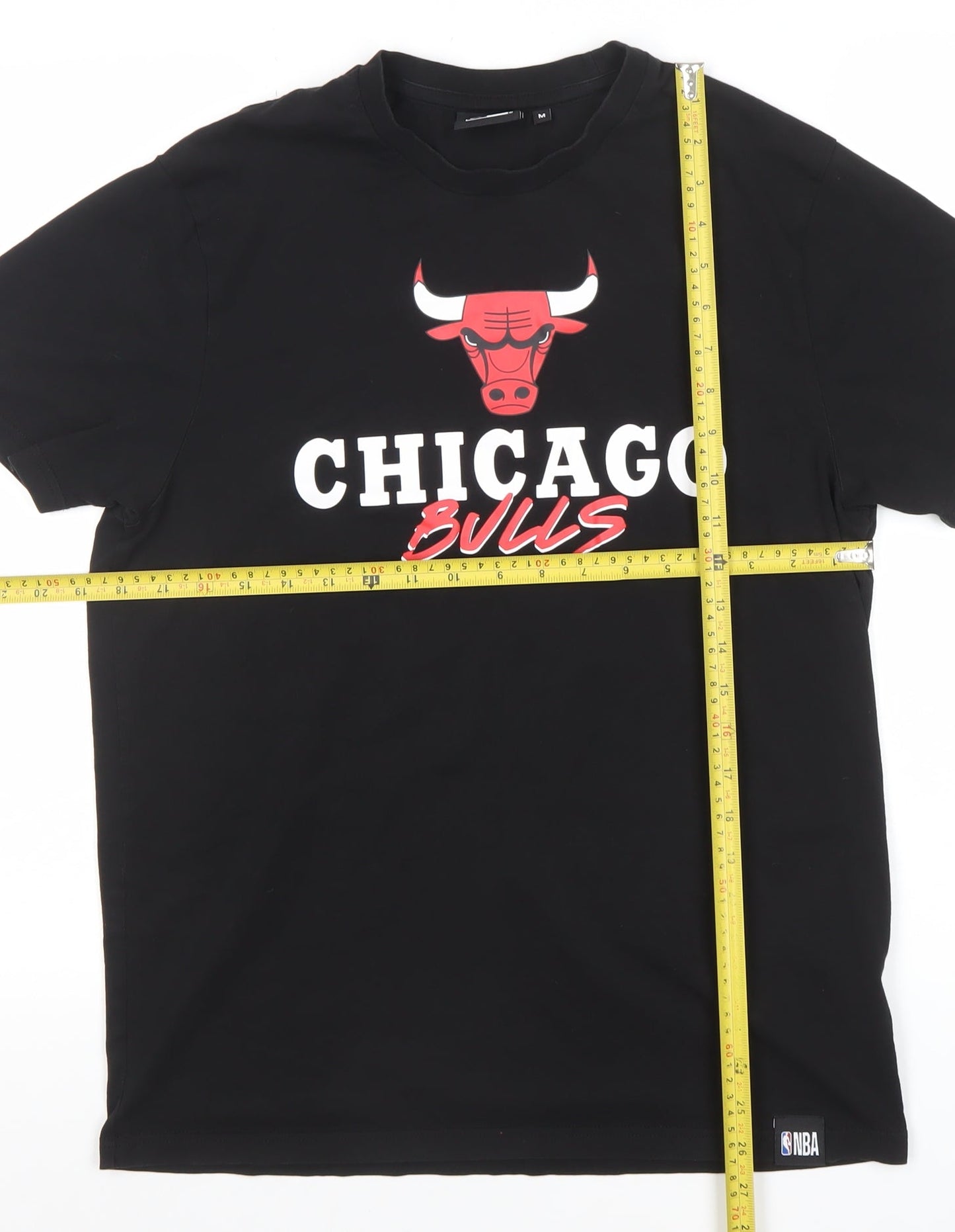 New Era Men’s Black Chicago Bulls Crew Neck Short Sleeve T-Shirt M