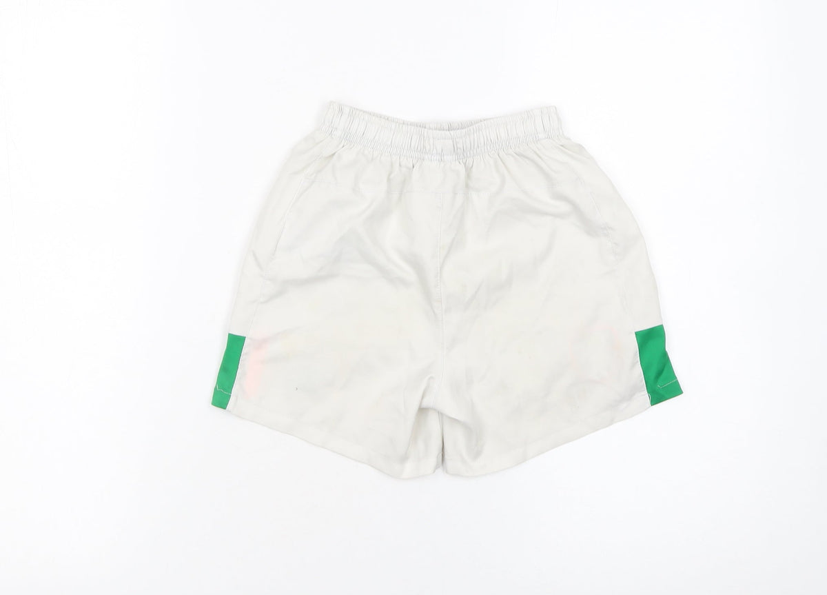 Umbro Boys White Ireland Football Shorts 6-7 Years Athletic Activewear