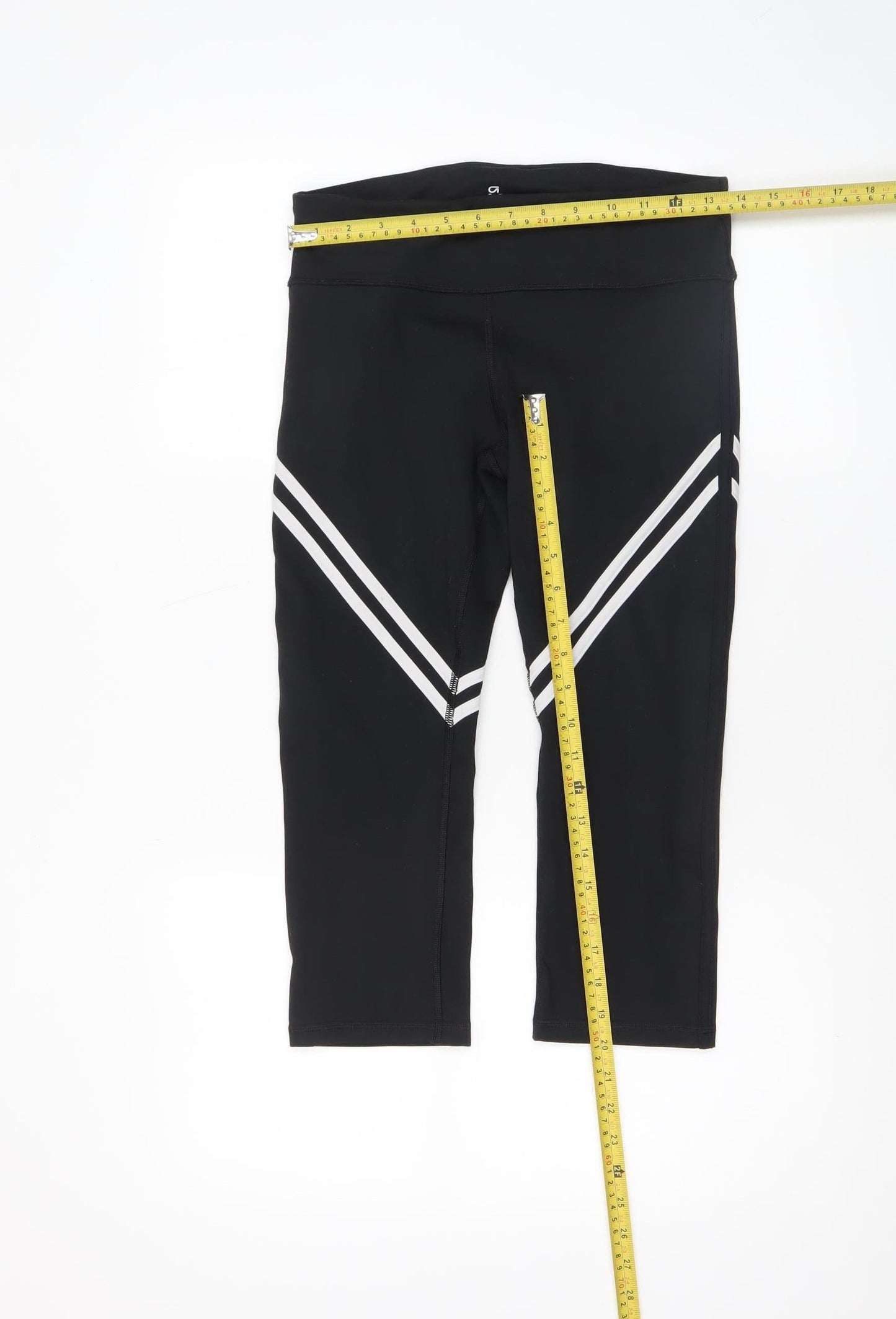 GapFit Blackout Technology Women's Black Capri Leggings S
