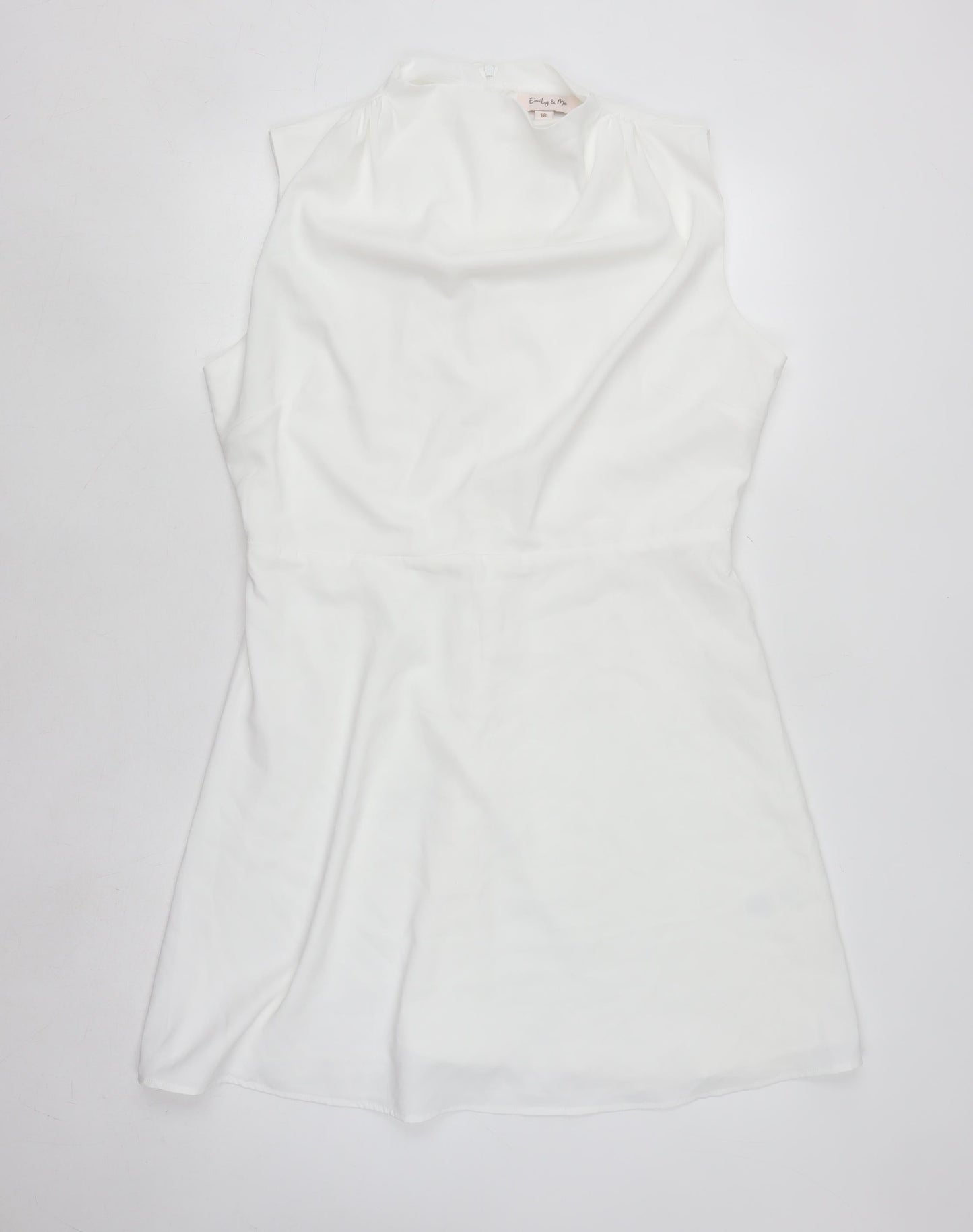 Emily & Me Women White Size 16 A-Line Sleeveless Knee Length Dress