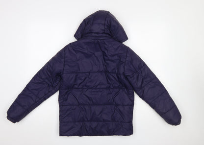 Close-up detail of Puma boys’ blue stockport county fc hooded puffer jacket 11-12 years