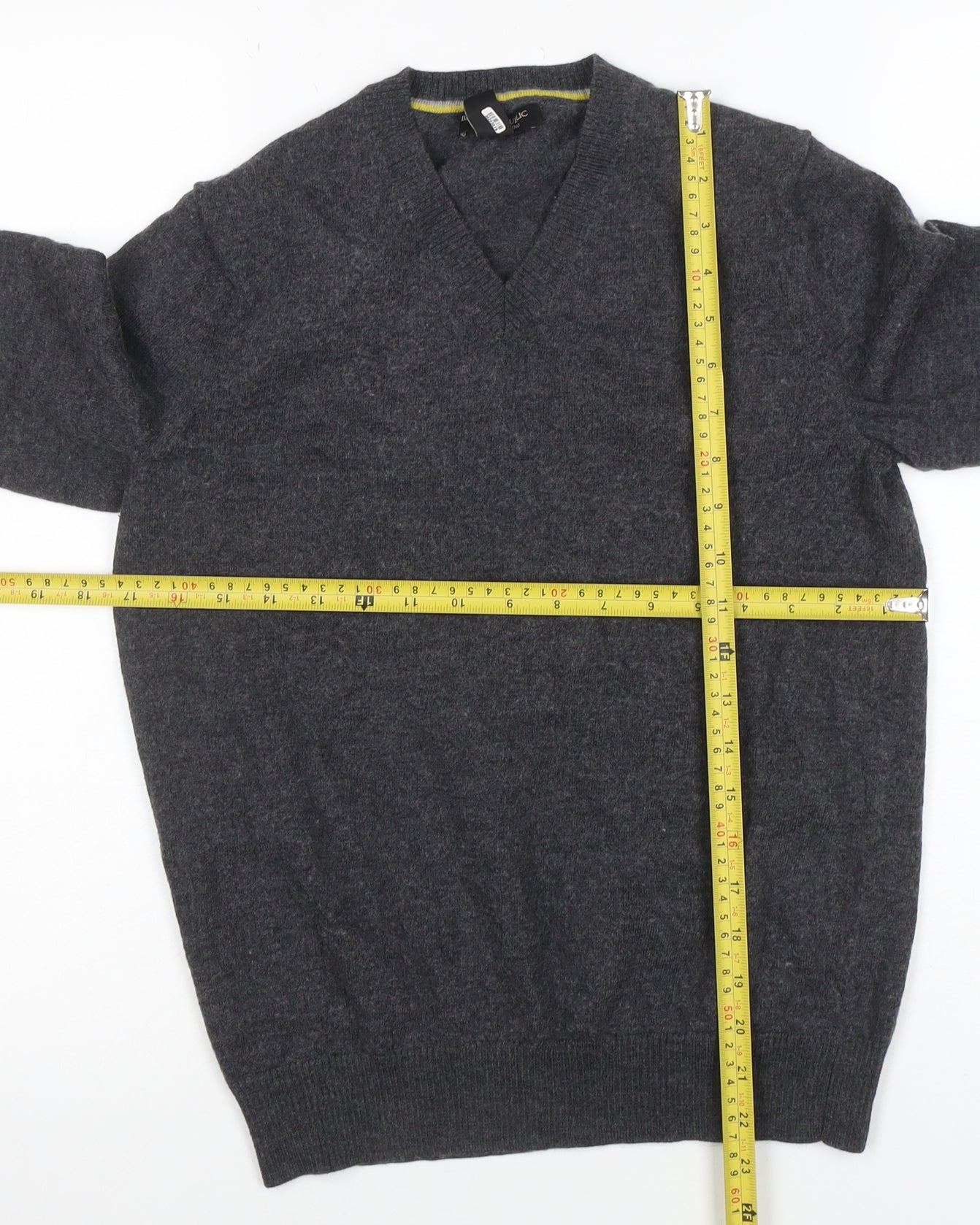 Banana Republic Men’s Grey M V-Neck Extra Fine Merino Wool Jumper