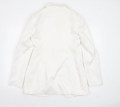 Close-up detail of Missguided Women’s Ivory Tall One-Button Blazer UK 12