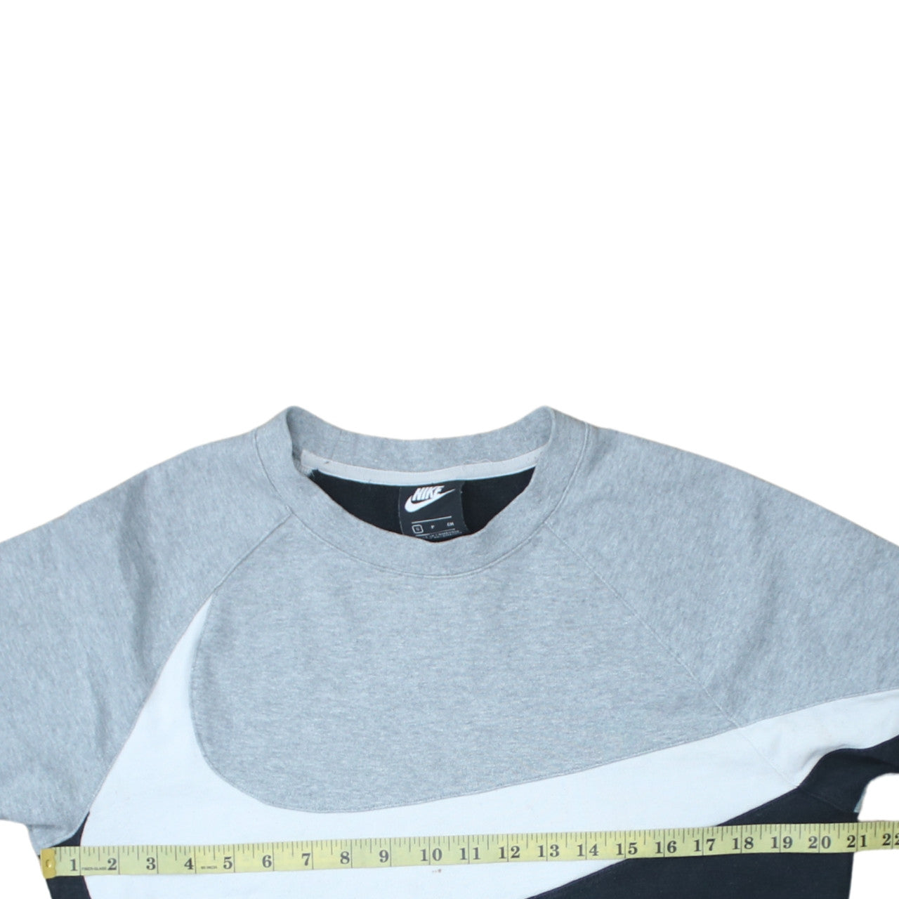 Nike Men's Grey Small Logo Pullover Sweatshirt Regular Fit