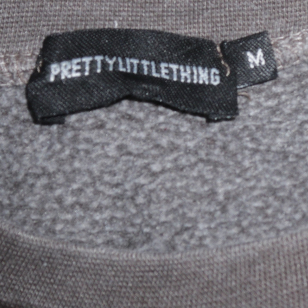 PrettyLittleThing Women Grey Pullover Sweatshirt Size M Wyoming 1986 USA Embroidered