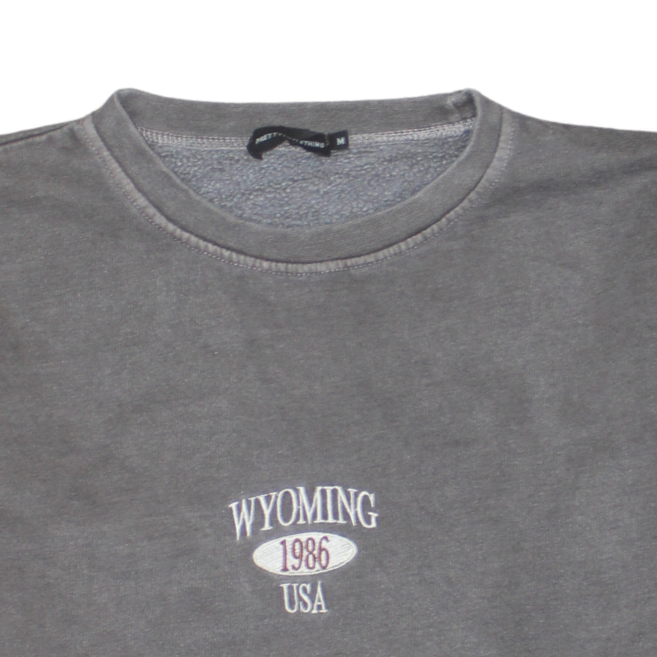 PrettyLittleThing Women Grey Pullover Sweatshirt Size M Wyoming 1986 USA Embroidered