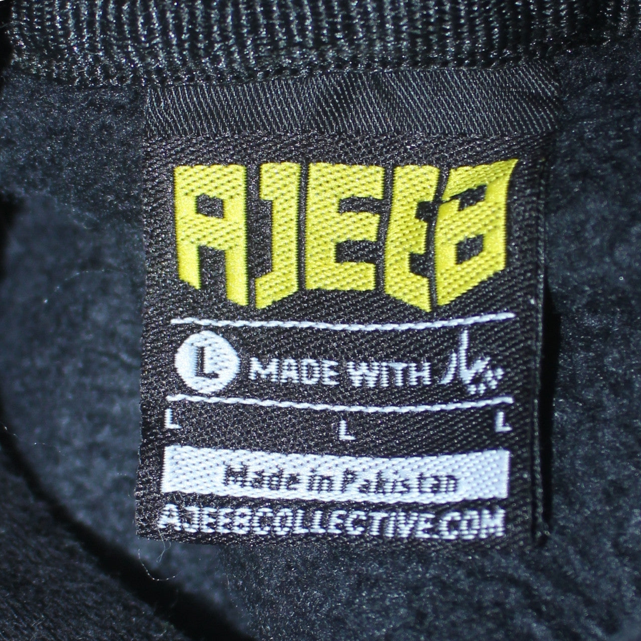 AJEEB Men’s Black Pullover Hoodie L Art Graphic Fleece Sweatshirt