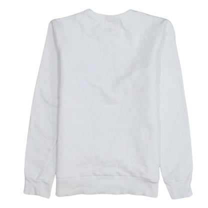 Close-up detail of Levi's boys’ white logo pullover sweatshirt, size 14, years regular fit