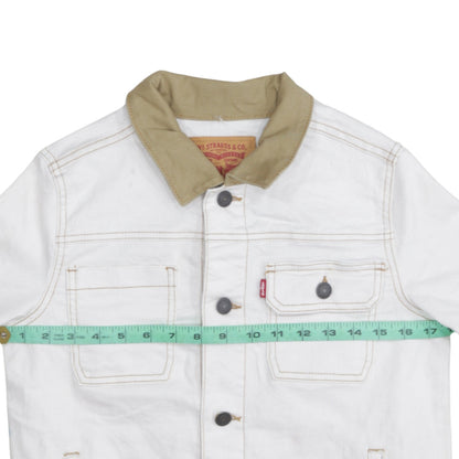 Close-up detail of Levi’s boys’ white cotton basic jacket, size 14, years collared denim style