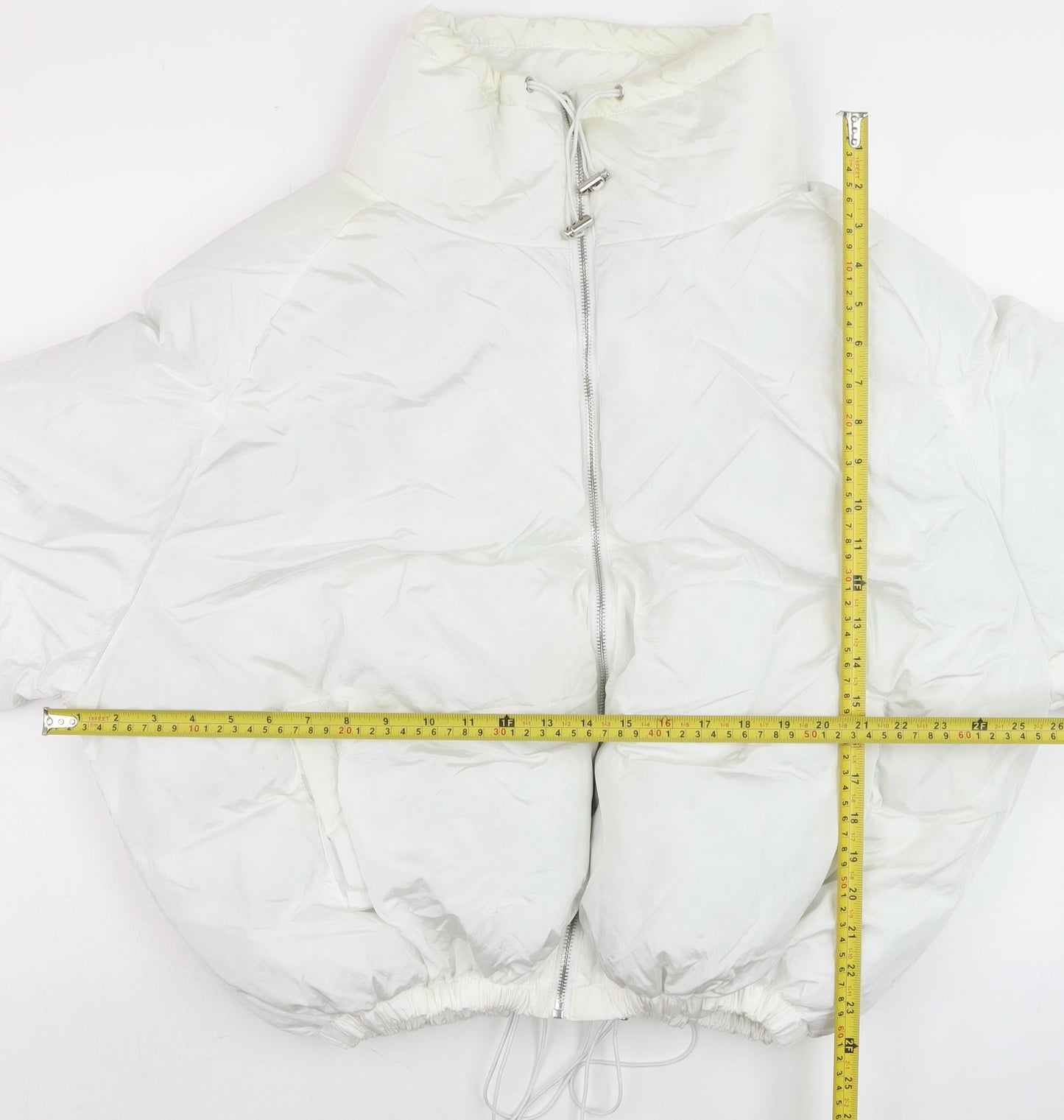 PrettyLittleThing Women’s Petite White Cropped Puffer Jacket UK 2