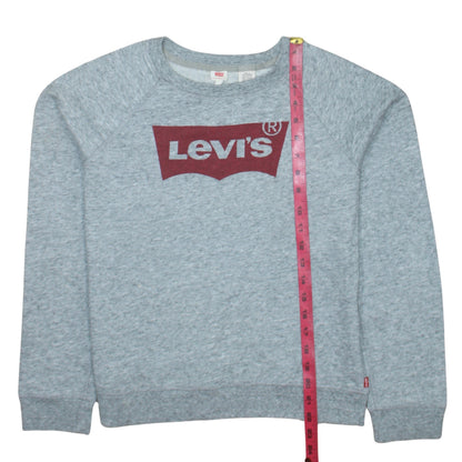 Close-up detail of Levi's boys’ grey logo pullover sweatshirt m lightweight crew neck